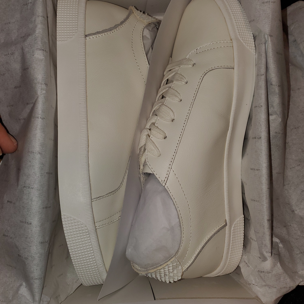 NIB Dolce Vita "Zia" White Leather Sneakers